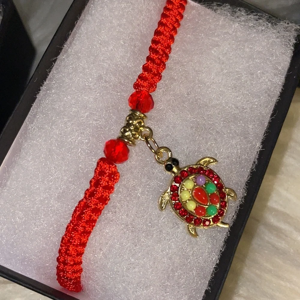 Hand-woven Gold beaded turtle charm Thread String - Picture 4 of 7